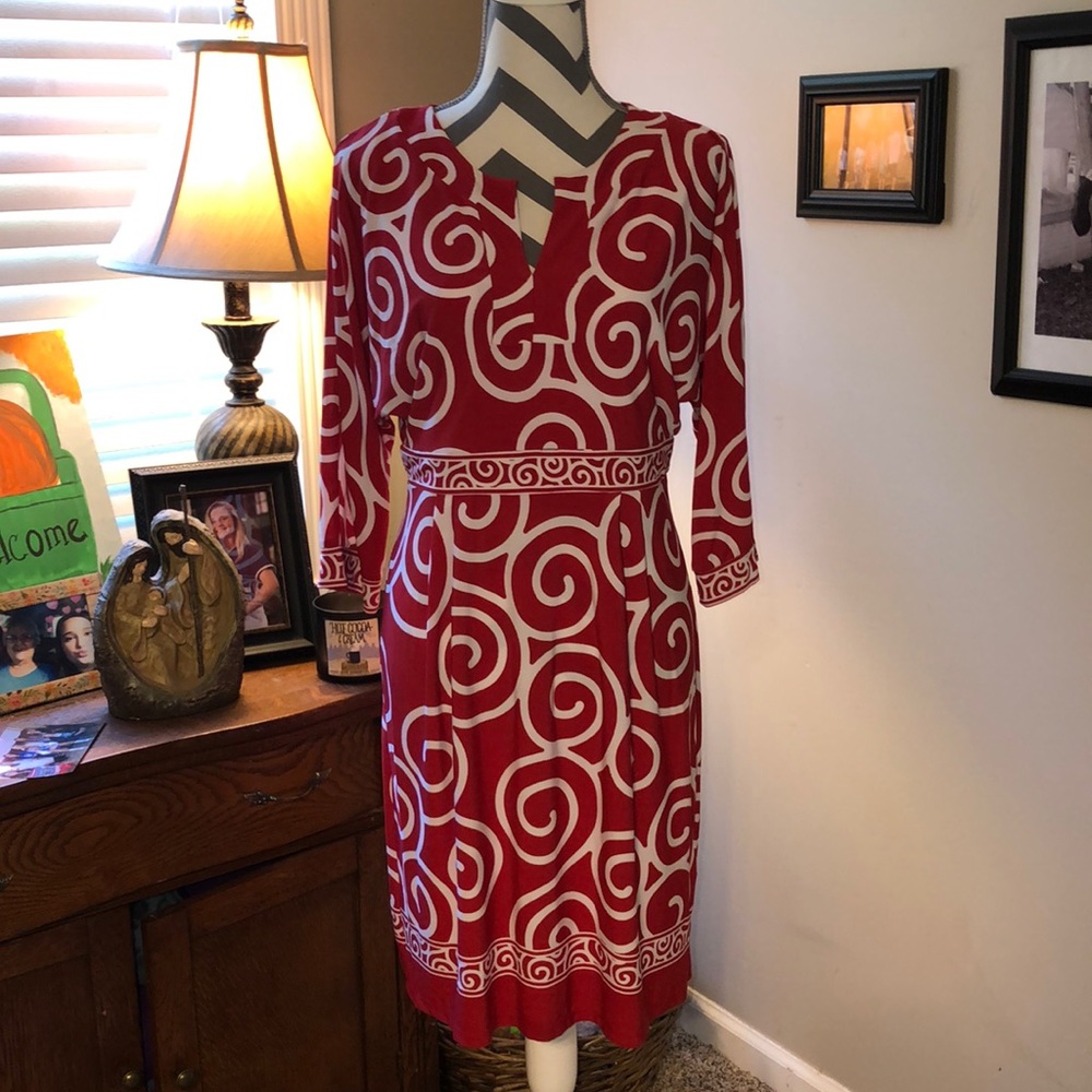 Ladies Lined dress by : Sandra Darren size 8 nice!